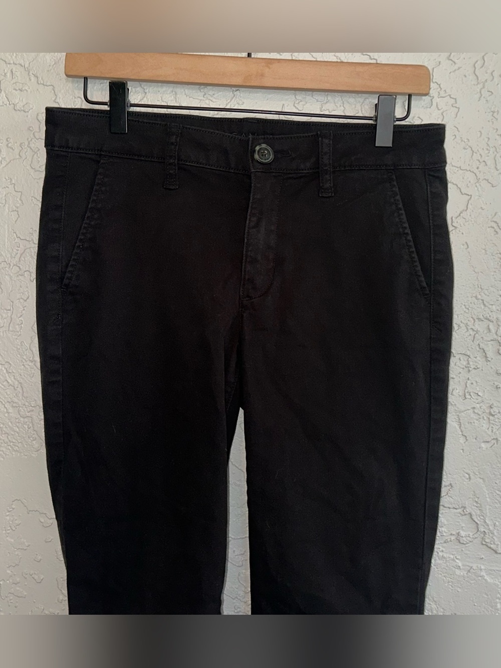 American Eagle Classic Black Super Stretch Skinny Pants - Picture 3 of 10